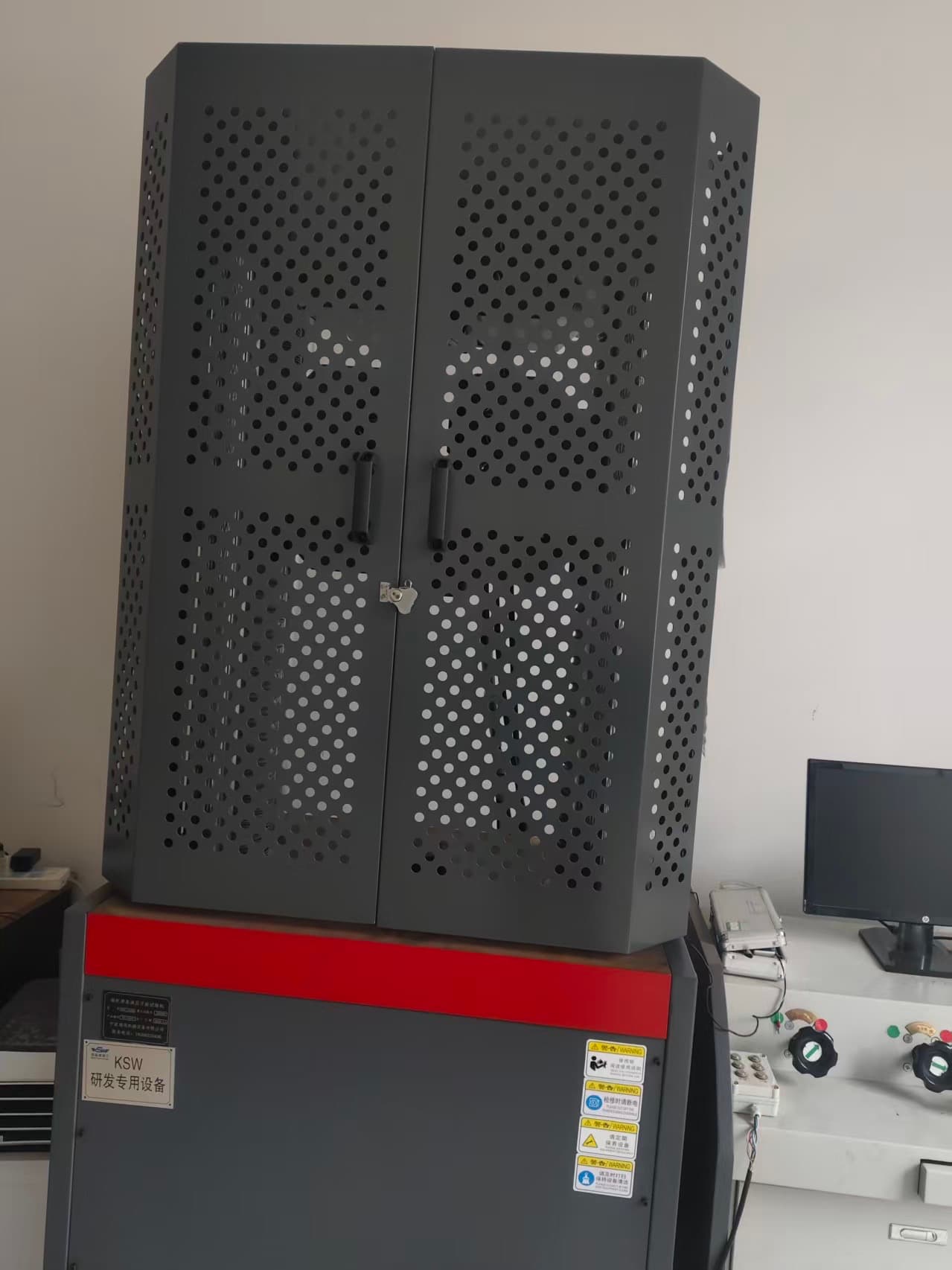 Universal Testing Machine 30T